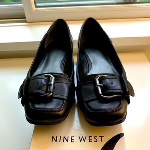 Nine West black leather flats mocassins. Almost new. 8 1/2.